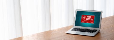 Bilgisayar ekranındaki virüs uyarısı mobil siber tehdit, hacker, bilgisayar virüsü ve kötü amaçlı yazılım tespit edildi