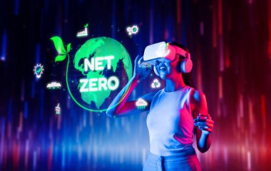 Bir kadın, net sıfır karbon emisyonuna odaklanmış, sürdürülebilir uygulamaları ve canlı bir dijital alandaki yeşil teknolojiyi vurgulayan sanal gerçeklik deneyiminin tadını çıkarıyor. XDMCP