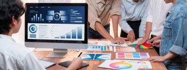 İş veri paneli, pazarlama stratejisi planlaması için iş zekası analizi sunar. Müşteri taleplerini analiz etmek ve iş dünyasının geleceğini önceden görmek için büyük veriler sunulur.