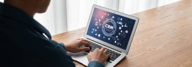 CRM işletme ve işletme için modern bilgisayarda müşteri ilişkileri yönetim sistemi