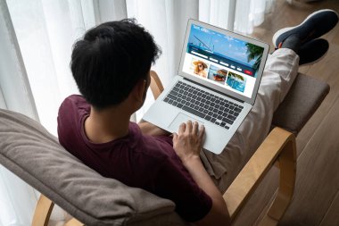Model arama ve seyahat planlama için internet sitesi uçuş, otel ve tur rezervasyonları için anlaşma ve paket sunuyor