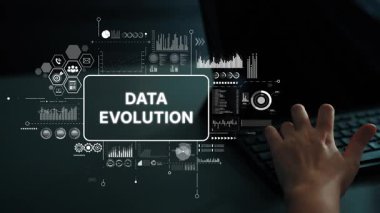 Dijital Dönüşümü temsil eden grafiksel elementler ve ellerle modern veri evrimi kavramı. Asemptotik akıllı veri analitiği.
