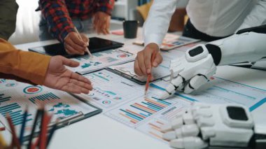 Yapay zeka destekli asistan iş ekiplerine gerçek zamanlı analiz ve karar verme yeteneği sağlıyor. Noogenesis Yapay Zeka