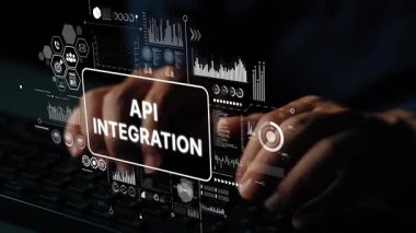 Modern Çalışma Alanındaki API Entegrasyon ve Teknoloji Kavramları için Dijital Kaplama ile Eller Klavyede. Asemptotik akıllı veri analitiği.