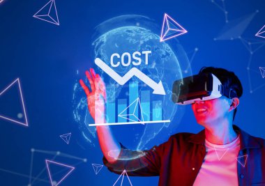 Dinamik bir dijital ortamda etkili bir kurumsal bütçe yönetimi için yenilikçi maliyet azaltma stratejilerini keşfetmek için sanal gerçeklik teknolojisiyle uğraşan bir kişi. XDMCP