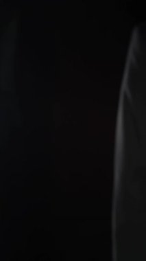 İşadamı, ticari kar artışının gelecekteki hedefe arttığını gösteren imalı bir tablo çizdi. Şirket işlerinin yükselmesi için mükemmel bir mali durum. Finans ve para teknolojisi .