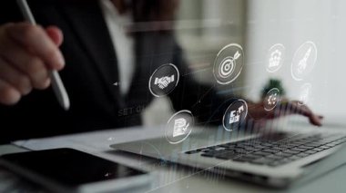 Proje yönetimi paneli proje yönetimi stratejisini, planlama, proje yönetimi iş akışını ve daha iyi koordinasyon için proje yönetim ikonlarını gösteriyor. Muxer