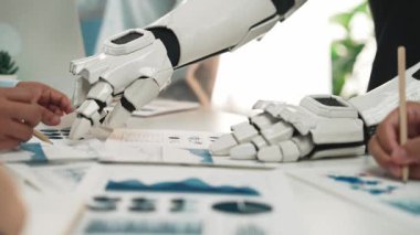 Yapay zeka destekli bir gösterge paneli, pazarlama stratejilerini şekillendirmek ve sonuçları iyileştirmek için analitik sağlayarak iş toplantılarını destekler. Noogenesis Yapay Zeka