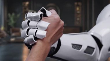 Bir el, şık bir ofiste beş yıldız ve konuşma baloncukları parlayan, müşteri geri bildirimi, memnuniyet ve başarılı iş iletişimini temsil eden gösteriye uzanır. Auvana