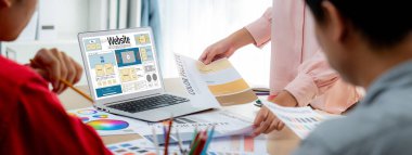 Web sitesi tasarım yazılımı çevrimiçi perakende ticaret ve e-ticaret için canlı şablon sağlıyor