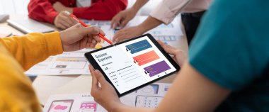 Şirket işleri için canlı bilgisayar yazılımının müşteri deneyimi ve gözden geçirme analizi