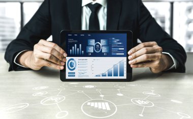 İş veri paneli, pazarlama stratejisi planlaması için iş zekası analizi sunar. Müşteri taleplerini analiz etmek ve iş dünyasının geleceğini önceden görmek için büyük veriler sunulur.