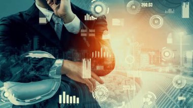 Gelecekteki bina inşaatı ve HUD hologram grafik tasarımı ile yaratıcı mühendislik projesi konsepti. İnşaat mühendisi, mimar ya da inşaat işçisi modern sivil teknoloji ile çalışıyor..