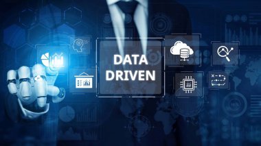 Veri güdümlü karar verme işi analitik, veri toplama ve yapay zeka sistemleri yoluyla güçlendirir. Veri güdümlü araçlar veri işleme ve veri görselleştirmesini veri platformları boyunca destekler. Muxer