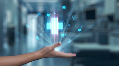 Laboratuvar arka planında yüzen tıbbi çapraz holograma yakın çekim. Belirtileri analiz etmek ve teşhis etmek için çapraz simge kullanarak elde erişim ve tıbbi verileri bağlamak. Sağlıklı..