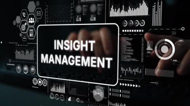 Etkili Strateji Geliştirme ve Karar Verme için Veri Görselleştirme ve Analitik Simgeleriyle İş Görüş Yönetimi Konsepti. Asemptotik akıllı veri analitiği.