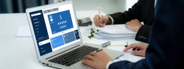 Şirket işleri için canlı bilgisayar yazılımının müşteri deneyimi ve gözden geçirme analizi