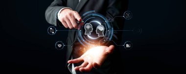 Yapay zeka mühendisliği, büyük veri ve yapay zeka makinesi kavramında yapay zeka beyin işlemcisiyle iş desteği için üretken yapay zeka kullanmayı öğrenen insan etkileşimi. Faas