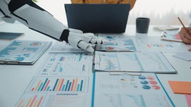 İş ekipleri, finansal modelleri optimize etmek ve stratejik karar verme mekanizmasını geliştirmek için yapay zeka destekli analitiklerden yararlanıyor. Noogenesis Yapay Zeka