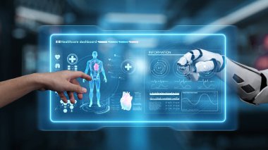 Robot ve insan eliyle insan anatomisi ikonunu işaret ediyor. Robot el ve insanın birlikte çalışırken röntgen hologramıyla bulanık labaratuvarı işaret etmesine yakın çekim. Sağlıklı..