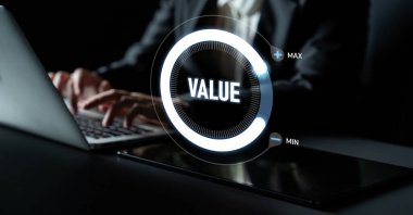 ERP platformları iş süreçlerini optimize eder, verimliliği artırır ve işletmeleri kurumsal kaynak planlaması ve dijital ERP sistem uygulaması yoluyla yürütür. Latch