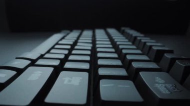 Dizüstü bilgisayarda ya da masaüstü bilgisayarında klavyenin makro görüntüsünü kapat. Makro yumuşak odak dolly vuruşu Glean