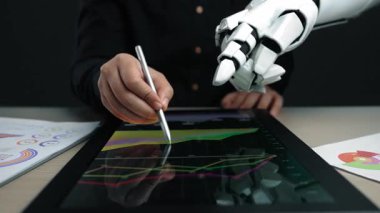 Finansal raporları analiz etmede ve pazarlama stratejileri geliştirmede, akıllı otomasyon entegrasyonunu sergilemede iş uzmanlarını destekleyen yapay zeka destekleyici asistan. Noogenesis Yapay Zeka