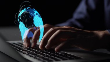 Küresel ağ bağlantısı görselleştirmesi veri alışverişini, dijital bağlantıyı, dünya çapında iletişimi gösteriyor. Dünya çapında bölgeleri birbirine bağlayan küresel veri akışı ve dijital ağ altyapısı. Thunk