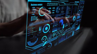 Modern dijital işletmelerde veri analizi ve gerçek zamanlı analitik, öngörü veri modellemesi, iş zekası analizleri ve veri odaklı karar verme stratejisi. Thunk