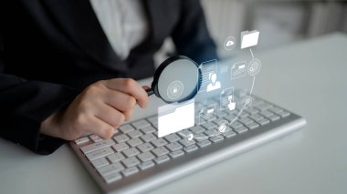 Güvenli dosya depolama, organize erişim ve doğrulama, yükleme, analitik ve onay süreci de dahil olmak üzere verimli dijital iş akışı için belge yönetim sistemi