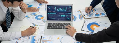 İş veri paneli, pazarlama stratejisi planlaması için iş zekası analizi sunar. Müşteri taleplerini analiz etmek ve iş dünyasının geleceğini önceden görmek için büyük veriler sunulur.