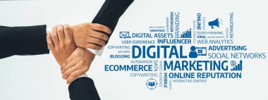 Bu resim, dijital pazarlama stratejilerini geliştirmek, markalaşma, çevrimiçi itibar ve kullanıcı katılımına odaklanmak için işbirliği içinde el ele tutuşmayı resmediyor. Dostluk