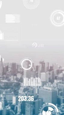 Gelecekteki bina inşaatı ve HUD hologram grafik tasarımı ile yaratıcı mühendislik projesi konsepti. İnşaat mühendisi, mimar ya da inşaat işçisi modern sivil teknoloji ile çalışıyor..