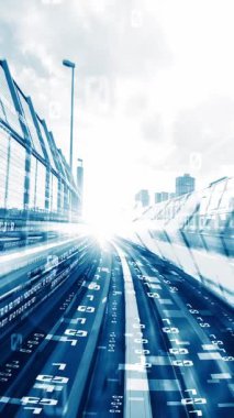 Yol üzerindeki dijital veri akışının dijital dönüşümü, yıkıcı yeniliği göstermek için grafik ile programlama kodlama kavramında hızlı aktarım vizyonu yaratan döngüsel videosu. Kusursuz Döngü .