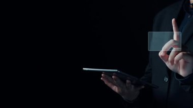 Bir profesyonel değerlendirmeler için gülen reytingler içeren dijital müşteri memnuniyeti geri bildirim arayüzü gösterir. İş analizi ve performans geliştirme stratejileri için ideal. Dörtgen