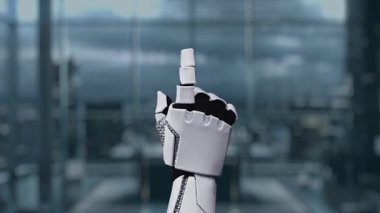 Gelecekçi bir robot, bağlı bir dünyada teknolojik etkileşim ve veri görselleştirmesini temsil eden modern ofis ortamında dijital kullanıcı ağına işaret eder. Auvana