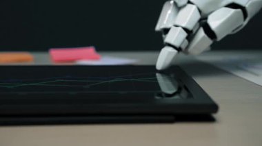 İş adamlarının satış verilerini ve piyasa eğilimlerini analiz etmelerine yardımcı olan yapay zekanın stratejik planlamada entegrasyonunu gösteren yapay zeka asistanı. Noogenesis Yapay Zeka