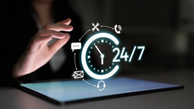 Yardım masası, canlı sohbet ve çevrimiçi hizmetler aracılığıyla 24 saatlik müşteri desteği her zaman teknik yardım ve müşteri memnuniyetini güvence altına alır. Latch