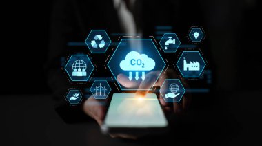 Yenilenebilir enerji, geri dönüşüm, temiz su, yenilik, küresel sorumluluk ve çevre dostu sanayi Latch de dahil olmak üzere sürdürülebilir stratejilerin merkezinde karbon azaltımı