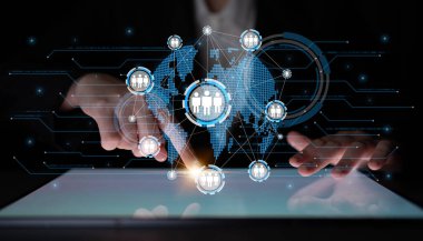 Profesyonel ağ, iş bağlantılarını genişletir, işbirliğini teşvik eder ve yeni fırsatlar için dijital ilişkiler kurar. Latch