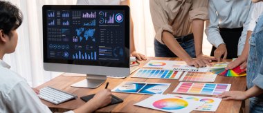 İş veri paneli, pazarlama stratejisi planlaması için iş zekası analizi sunar. Müşteri taleplerini analiz etmek ve iş dünyasının geleceğini önceden görmek için büyük veriler sunulur.