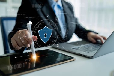 Biyometrik ve yapay zeka destekli koruma sistemiyle siber güvenlik arayüzü. Siber güvenlik erişimi sağlar, siber güvenlik kimliği korur, siber güvenlik tehditleri tespit eder ve verileri savunur. Latch