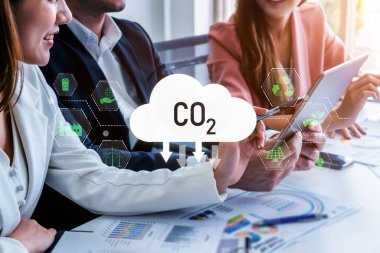 Karbon ayak izini azaltmak sürdürülebilirlik için hayati önem taşır. Karbon ayak izi stratejileri arasında yenilenebilir enerji, geri dönüşüm ve karbon ayak izi yönetimi yer alıyor. Kefil