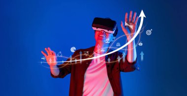 Büyüme stratejileri ve yatırım başarısı için teknolojiyi kullanan bir profesyoneli gösteren bu çekici görüntü ile sanal gerçekliğin iş dünyasına entegrasyonunu araştırın. XDMCP