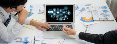 CRM işletme ve işletme için canlı bilgisayarda müşteri ilişkileri yönetim sistemi