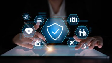 Sağlık, seyahat, ev, araba, hayat ve mali güvenliği kapsayan güvenlik ve sigorta kavramı, güven ve politika güvencesini vurguluyor