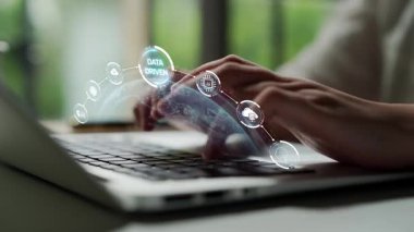 Veri güdümlü karar verme işi analitik, veri toplama ve yapay zeka sistemleri yoluyla güçlendirir. Veri güdümlü araçlar veri işleme ve veri görselleştirmesini veri platformları boyunca destekler. Muxer