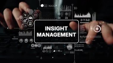 Veri Analizi ve Dijital Teknoloji Elementleri ile Öngörü Yönetimi Konsepti Klavye Arkaplanında Gösterildi. Asemptotik akıllı veri analitiği.