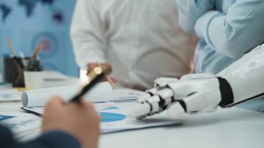 AI güçlü pazar anlayışları iş planlaması, stratejik yaklaşımların iyileştirilmesi, takım çalışmasının geliştirilmesi ve pazarlama kararlarının optimize edilmesi. Noogenesis Yapay Zeka