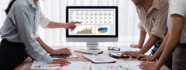 İş veri paneli, pazarlama stratejisi planlaması için iş zekası analizi sunar. Müşteri taleplerini analiz etmek ve iş dünyasının geleceğini önceden görmek için büyük veriler sunulur.